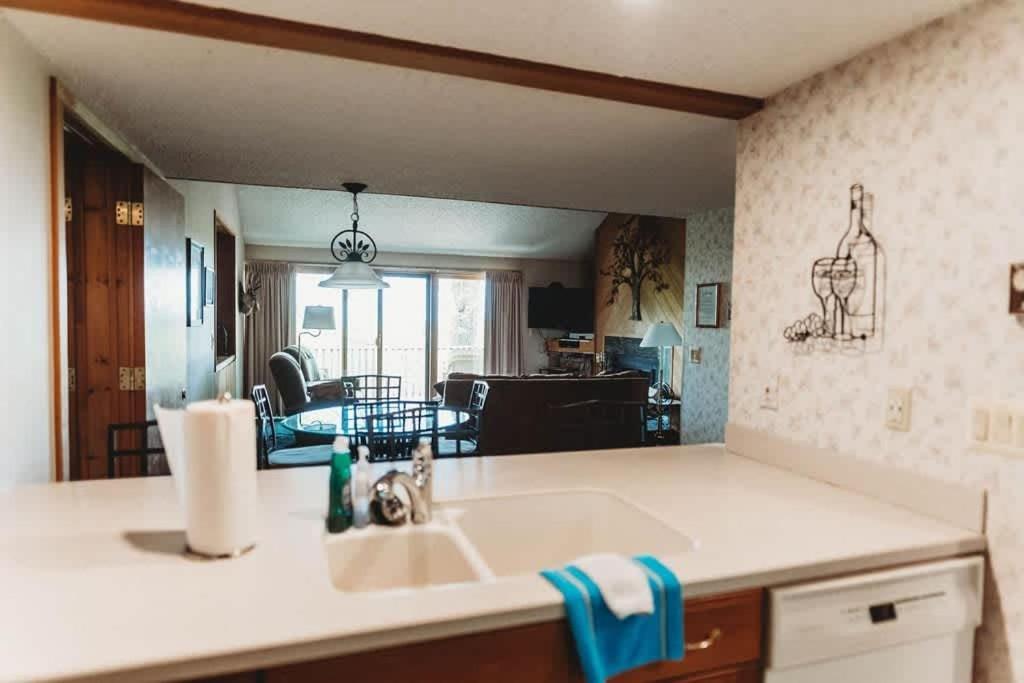 Top Floor Luxury, Sauna, Private Pool, Lake Bellaire Beach, 5 Beds, 4 Full Bath Exterior foto