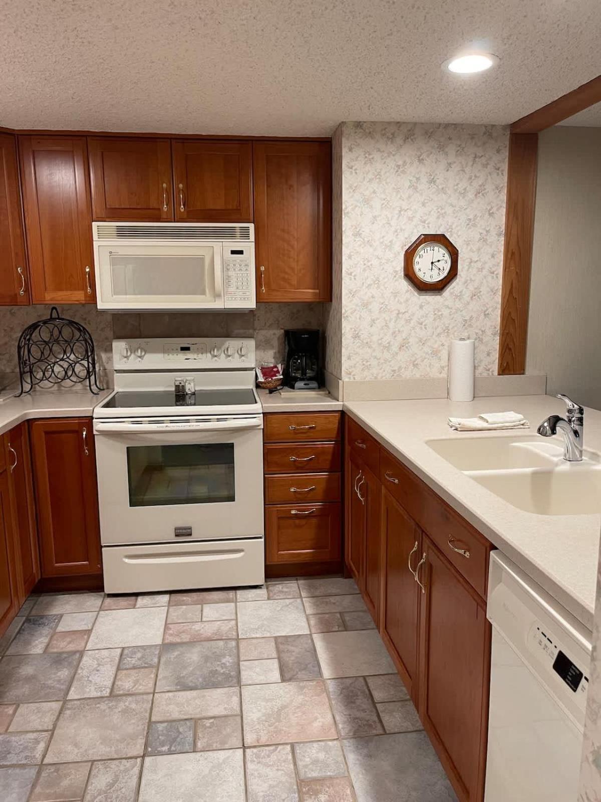 Top Floor Luxury, Sauna, Private Pool, Lake Bellaire Beach, 5 Beds, 4 Full Bath Exterior foto